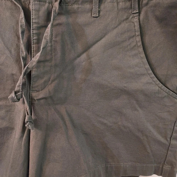 Lee Just Below the Waist Army/Olive Green Shorts in Size 16M - Picture 3 of 8